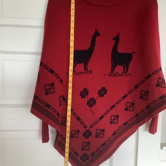 Poncho - Cape by Runa’s Crafts made- Ecuador -Burgundy/merlot  -Llamas-Cowl neck - Picture 13 of 13